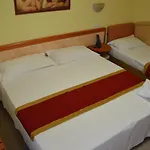 Отель Carolin