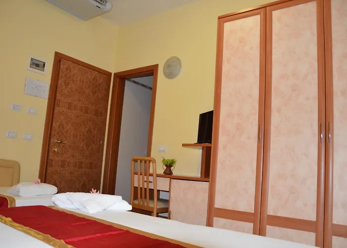 Carolin Hotell 3*